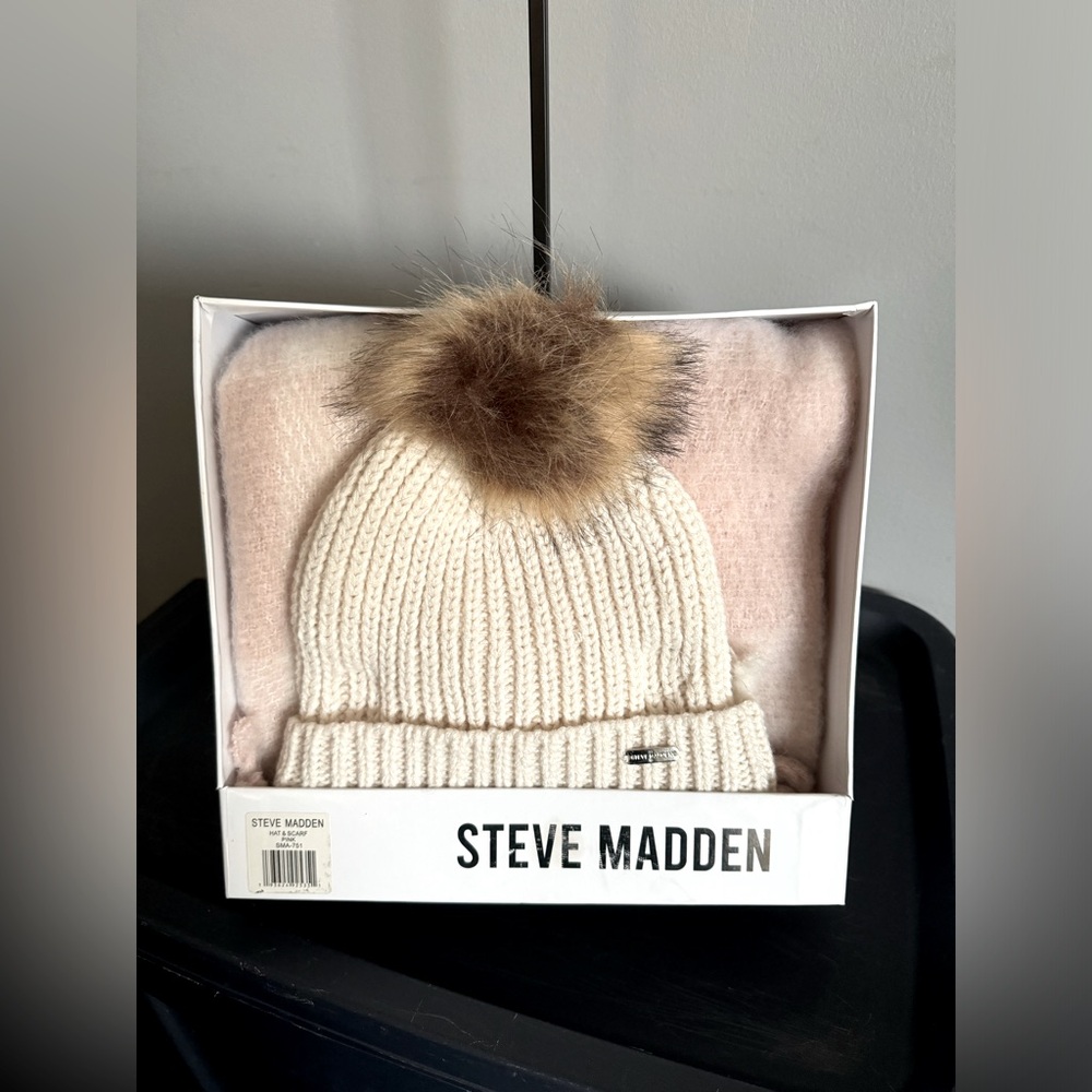 Steve Madden Hat & Scarf Gift Set NIB